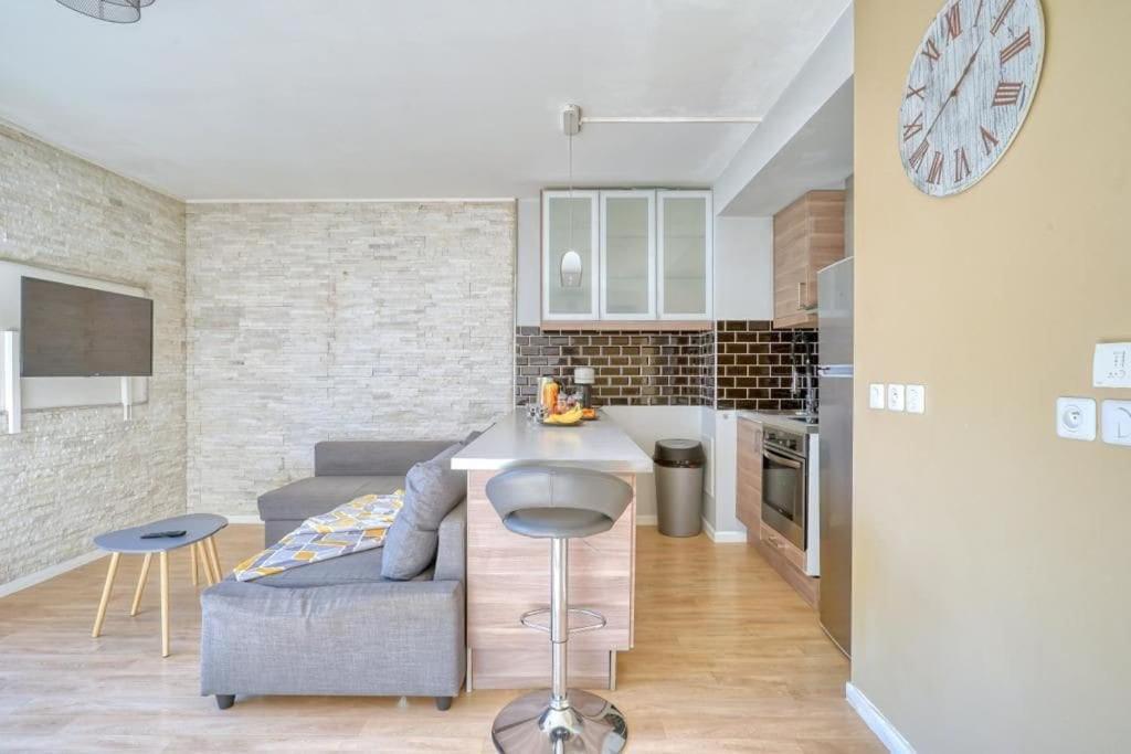 Charmant Studio Avec Terrasse Et Parking Corbeil-Essonnes Ngoại thất bức ảnh
